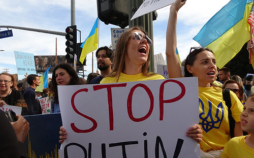 洛杉磯示威反對俄羅斯侵略 烏克蘭人：為自由而戰