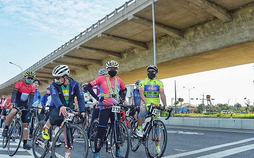 柯文哲再度挑戰自行車「一日北高」！夫人電話告狀柯媽媽 「都不聽我話」