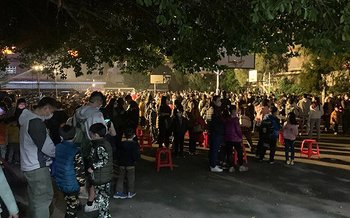 桃園新街國小「3學童確診」！晚間急召師生1800人採檢　全校停課14天