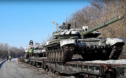 他巧遇俄軍坦克路邊沒油！結局看呆