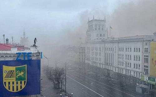 (影)｢平民死亡已超過2千人｣ 烏克蘭第二大城市議會遭俄羅斯飛彈攻擊