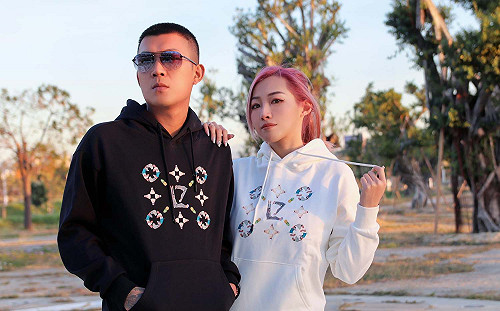 正式宣布戀情？鳳梨曬小秘書「歐菈」甜蜜合照：讓我陪在你身邊