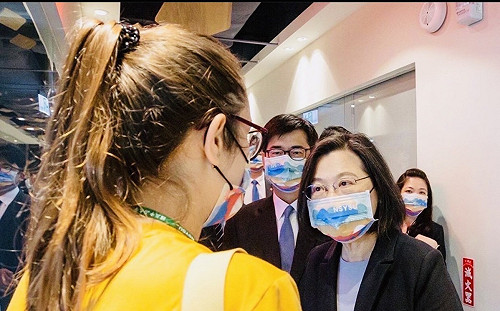 來自烏克蘭女學生當面向總統道謝 蔡英文：台灣會盡我們所能