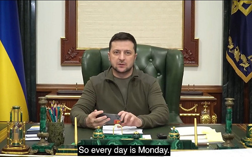 帥！澤連斯基曝光自己位置：我在基輔 沒有躲起來