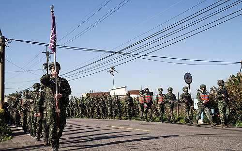 兵役延長？她問：割草、站衛兵、出公差能增強戰力？
