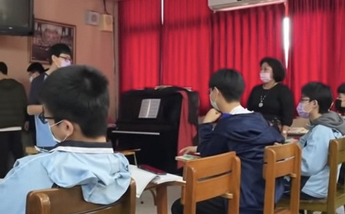 讀者投書》誰來監督、約束及協助教師在校園中的情緒處理及溝通能力？