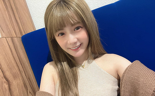 電競女神「解婕翎」緊貼哆啦A夢！網全歪樓：用了放大燈吧