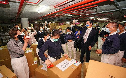 Taiwan Can Help！外交部已募得逾萬箱物資陸續送烏克蘭難民