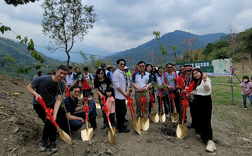 企業捐贈吉野櫻造林 高雄那瑪夏打造賞櫻、觀螢、啖桃勝地
