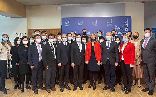 台灣經貿考察團抵立陶宛 立國經長樂見半導體業合作 