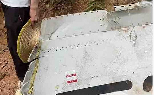 方芳在失事東航班機上? 鼎龍文化 : 是現年30歲的總監