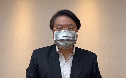 沒戴口罩與確診警拍照 林右昌：PCR「陰性」居隔3天再採檢