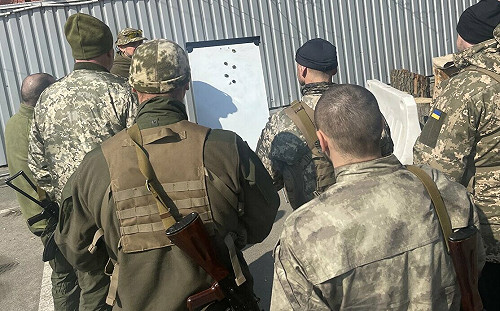 美退役軍人赴烏參戰 化身「導師」幫前線軍補習