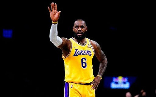 詹皇：腳踝扭傷之後我失去了爆發力