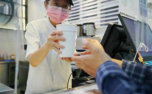 北市又一減塑政策將上路！12月1日起全市飲料店禁一次用塑膠杯