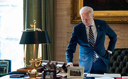 拜登與澤連斯基通話重申挺烏克蘭對抗俄羅斯 宣布加碼10億美元軍援