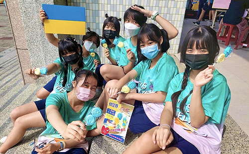 自製烏克蘭糖果義賣　高市五福國中學生助戰火下兒童復學