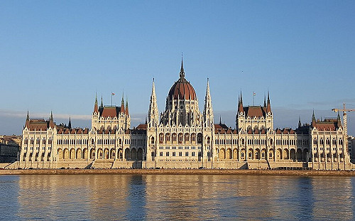 匈牙利大選  親普丁強人總理面臨苦戰