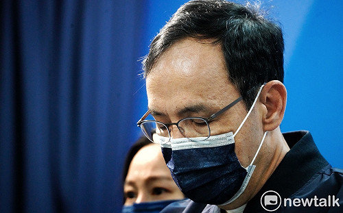 眾叛親離？朱立倫PO文談選戰只剩黃健庭助陣 藍支持者罵聲一片