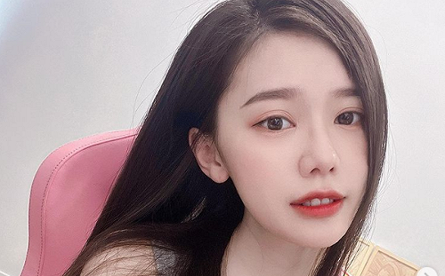 誰都不能跟貓貓搶位置！實況主皮皮柔聲勸愛貓讓座