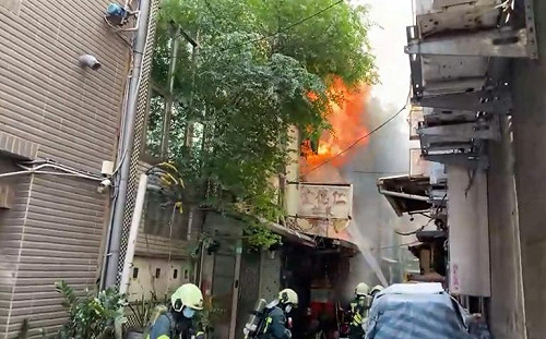 北市宮廟火警！樓板塌陷人員險受困