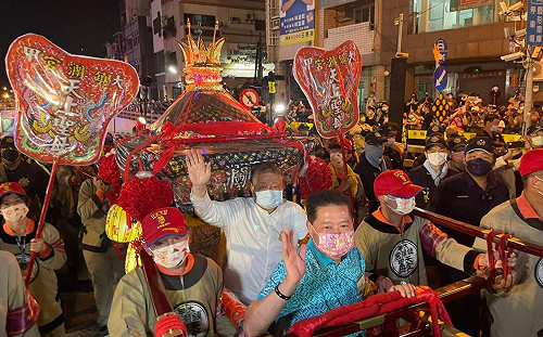 防紅色滲透！大甲媽遶境爆白狼搶轎衝突 蘇治芬：不是單純地方治安事件