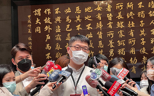 快訊》北市府產發局1員工確診 送快篩劑進10樓篩檢