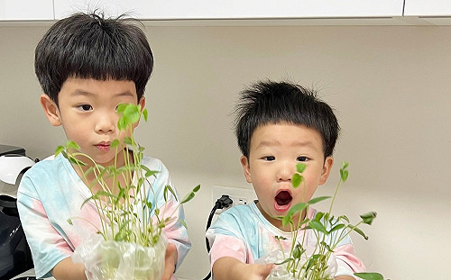 蔡桃貴、蔡波能胡鬧「不想睡覺」！大舅舅扮黑臉出現秒改口