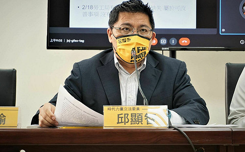 邱顯智再槓服貿！四問柯文哲：贊同承認九二共識以重啟服貿談判嗎？ 