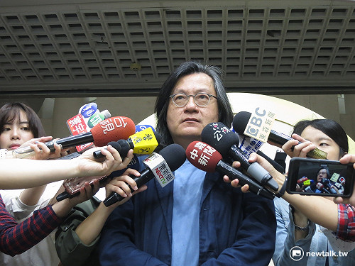 公宅說明會遭撒冥紙 林洲民：變偉大前的準備