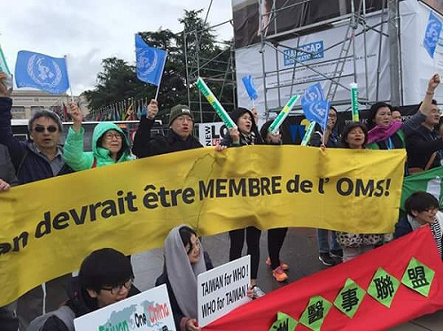 陳致中戴扁帽現身WHA  順利領取旁聽證