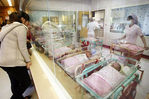 各縣市拚托育補貼加碼 高市籲中央規劃全國一致