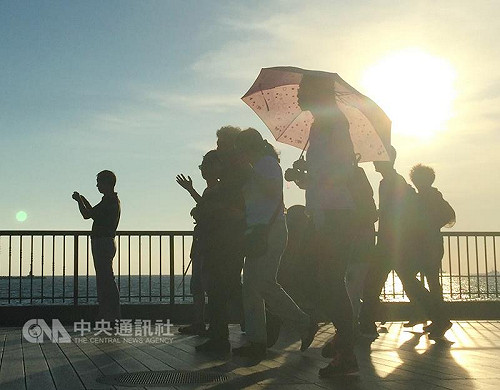 全台熱到爆 2日鋒面有雨氣溫略降