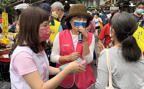 蘇治芬與雲林同鄉會攜手為張嘉玲於新北中和掃街拉抬聲勢