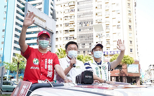 民調決戰 趙天麟陪鳳山林智鴻、鎮港余宗熹聯線車掃