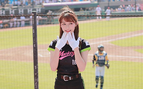 樂天女孩「Yuri」陳怡叡熱舞秀長腿！粉絲一看暈爆：我不行了