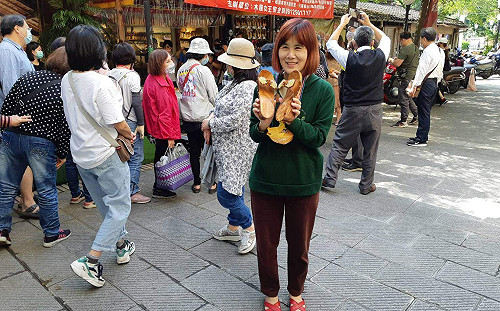 嘉義市木屐女王躲過火劫 木屐每雙只要1元