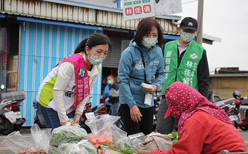 深入蔡其昌選區跨系助選 何欣純重申：當仁不讓