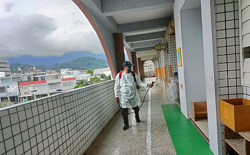 逾千學生連署反對「國高中九宮格停課新制」 青民協籲教育部檢討 放寬防疫假認定