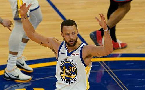 柯瑞替補轟34分　勇士季後賽2連勝