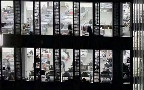 她一個月才刷50元 首席經濟學家諷上海封城 : 「不受波及才敢不惜代價」