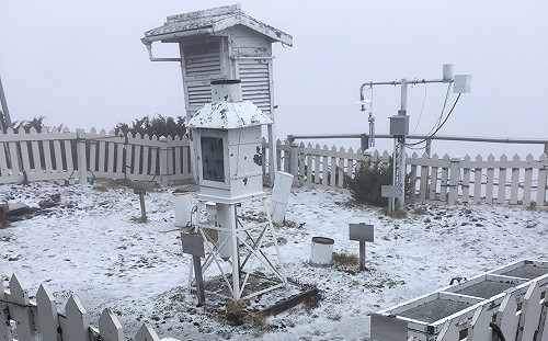 玉山突下冰雹雷雨！「對流雲系不斷冒出」專家曝降雨趨緩時間