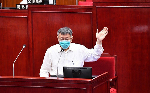 遭堵抗議周玉蔻特權PCR  柯文哲：站錯地方了 應該去疾管署