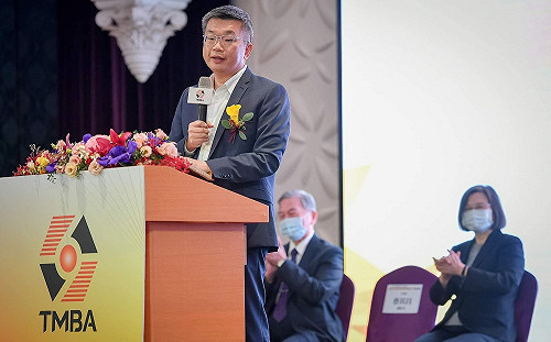 被問是否辭職 蔡其昌：盧秀燕要不要辭掉跟我選？