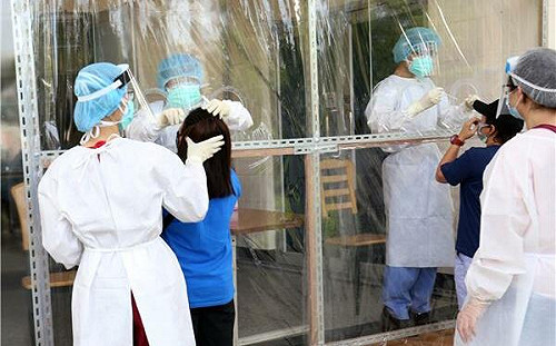 確診暴增篩檢量能吃不消！蘇一峰3建議：快快驗才能壓平曲線