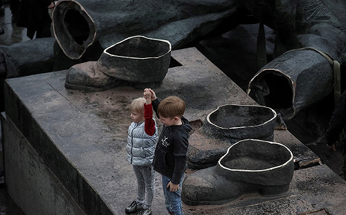 烏克蘭拆除「俄烏友誼紀念碑」 紀念碑設計師：俄國是最大敵人