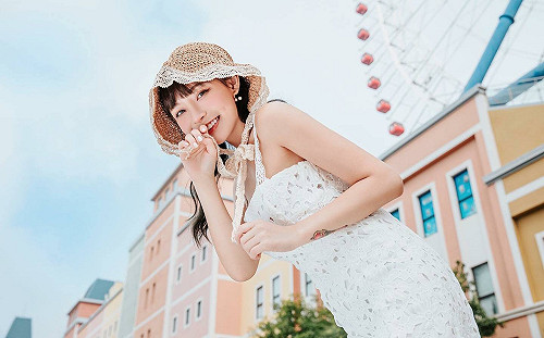 超兇巨乳壓到變形！林襄辣曬「床照」甜喊：大家很喜歡