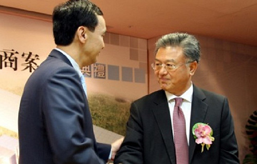 董事會開5小時 陳剛信堅辭老總留任副董