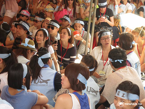 顏值最高的罷工  正好逼新政府向左靠攏