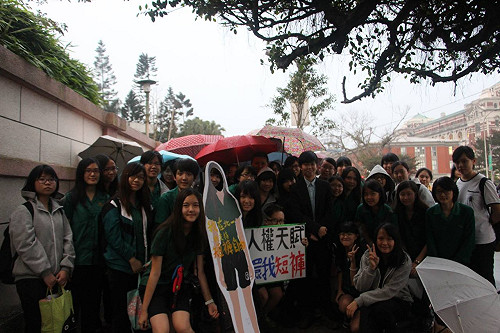 高校服儀 北一女短褲自由、景美鞋襪解禁